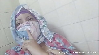 Real Arab عرب وقحة كس Mom Sins In Hijab By Squirting The brush Muslim Pussy On Webcam ARABE RELIGIOUS SEX